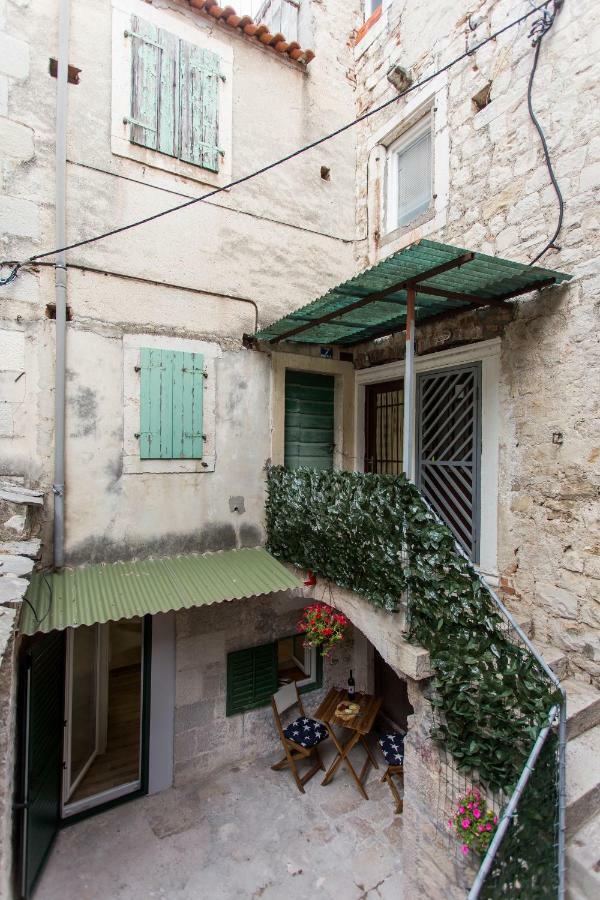 Studio Apartman "Brce" Kastela Exterior photo