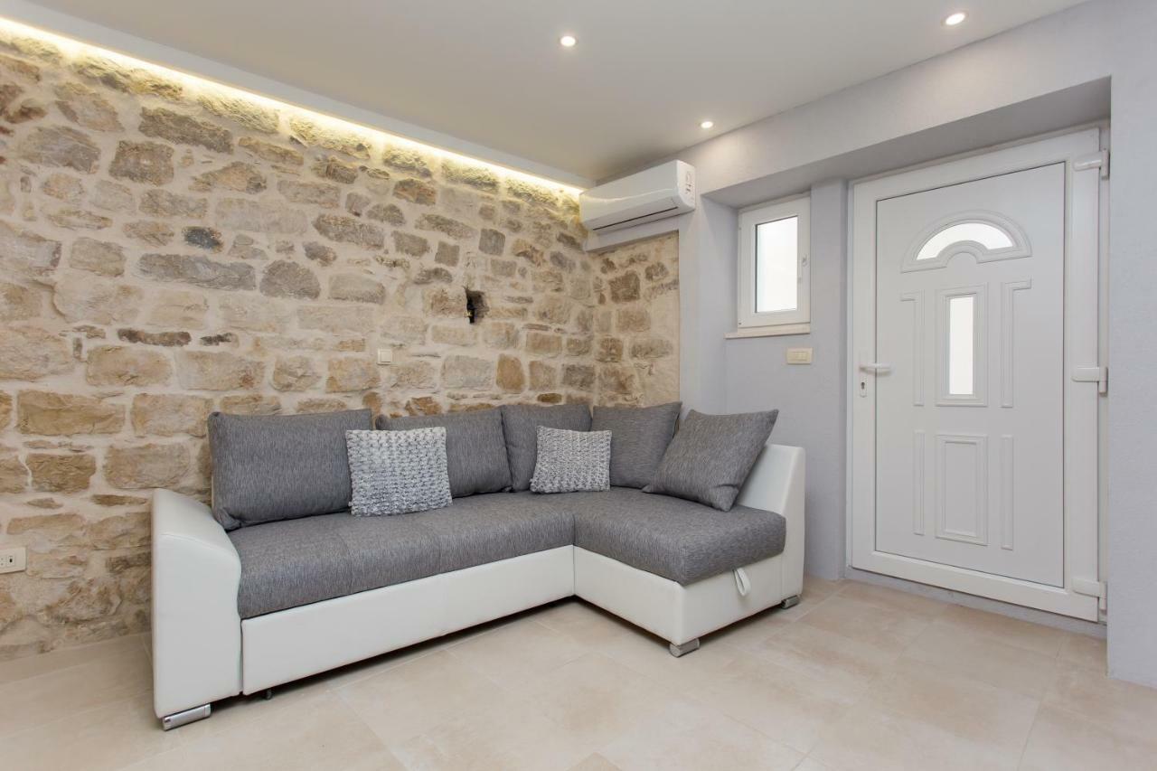 Studio Apartman "Brce" Kastela Exterior photo