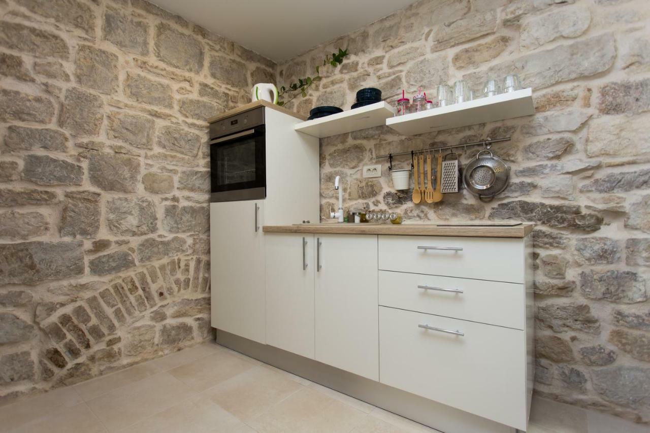 Studio Apartman "Brce" Kastela Exterior photo