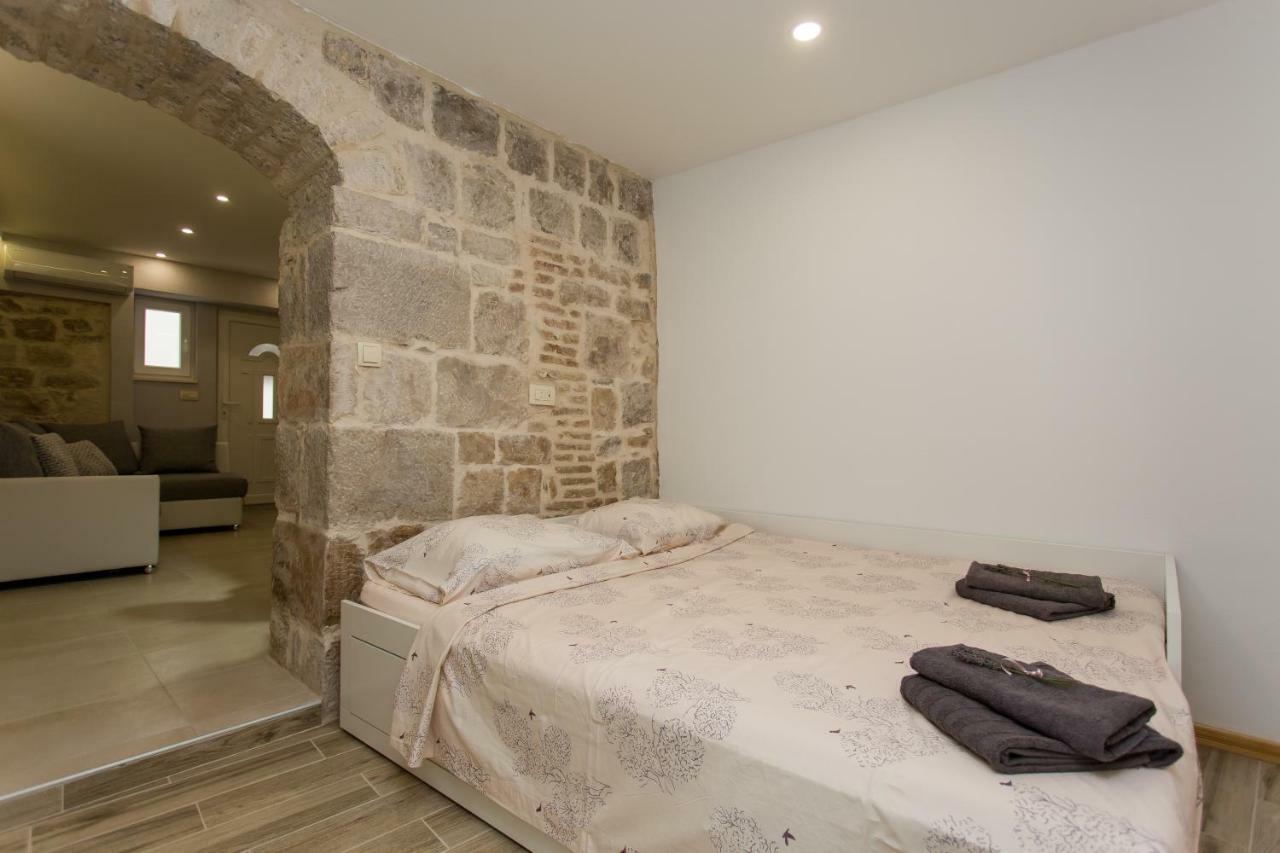 Studio Apartman "Brce" Kastela Exterior photo