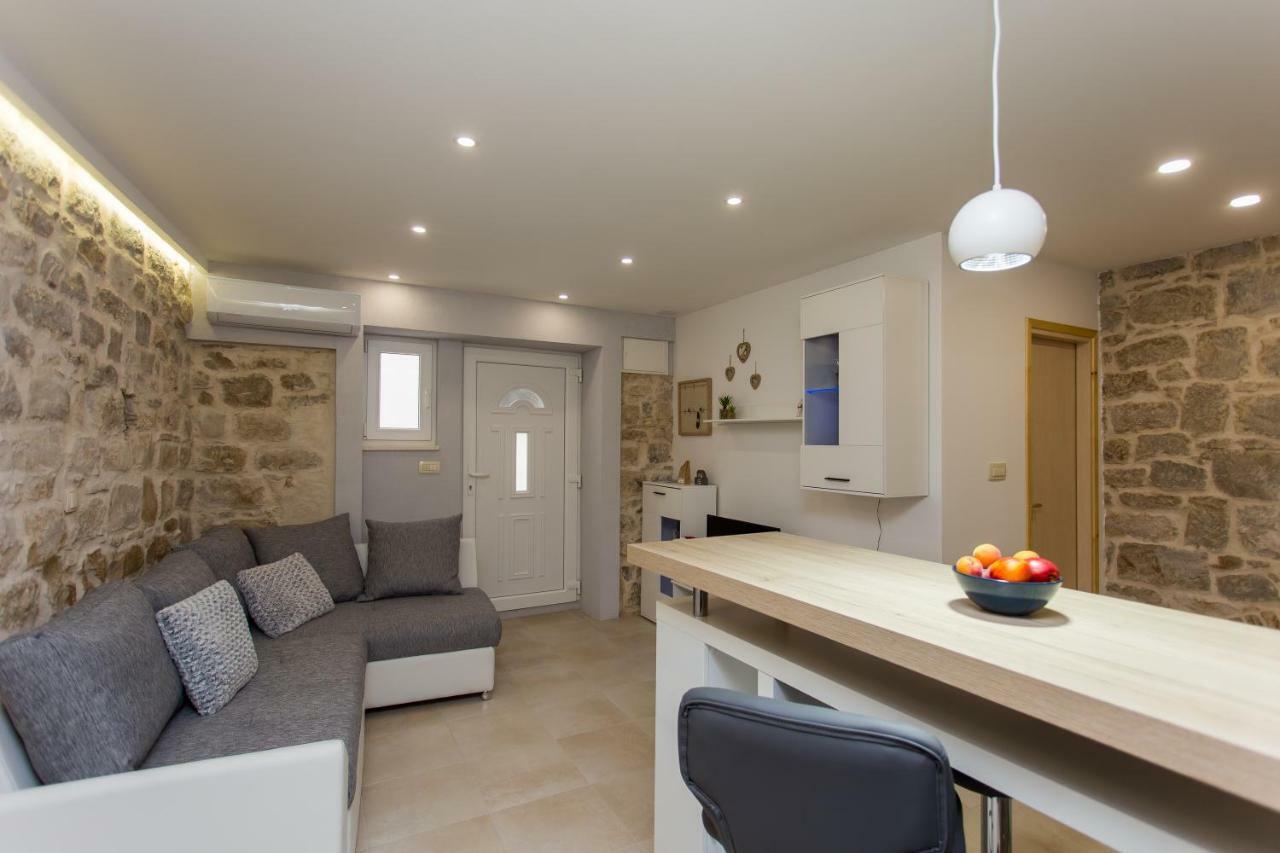 Studio Apartman "Brce" Kastela Exterior photo