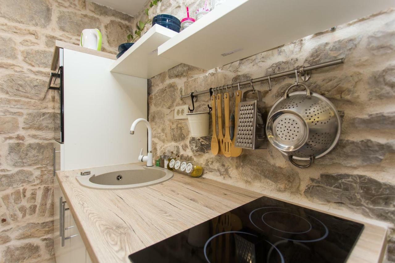 Studio Apartman "Brce" Kastela Exterior photo